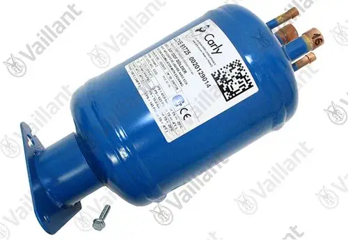 Vaillant Kompressor in blauer Ausführung mit angeschlossenen Rohrleitungen und Typenschild. Verwendung in Heizungs- oder Kühlsystemen.